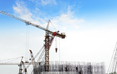 塔吊 現(xiàn)代工程建設的支柱與挑戰(zhàn)